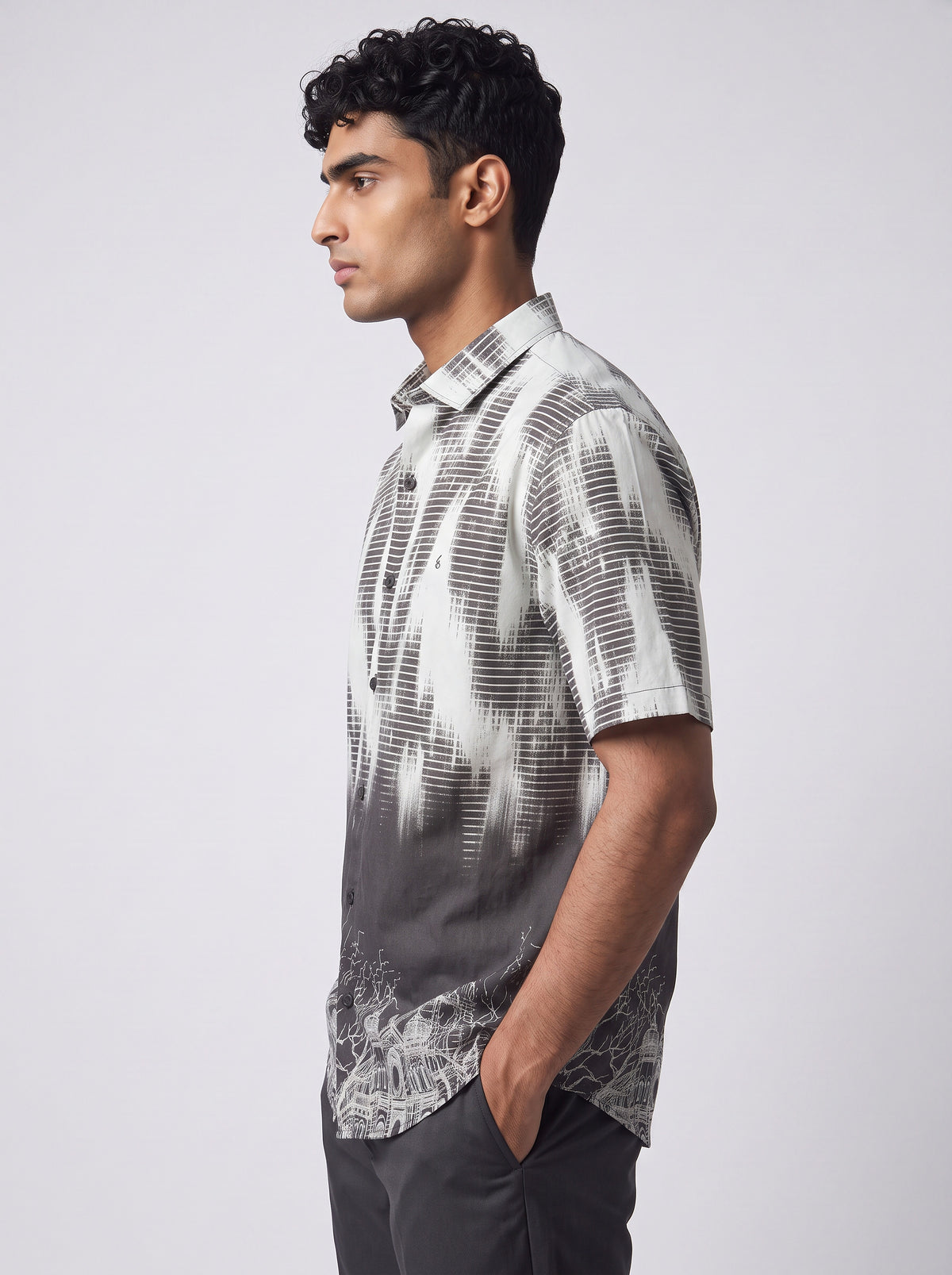 Half sleeve bottom print shirt